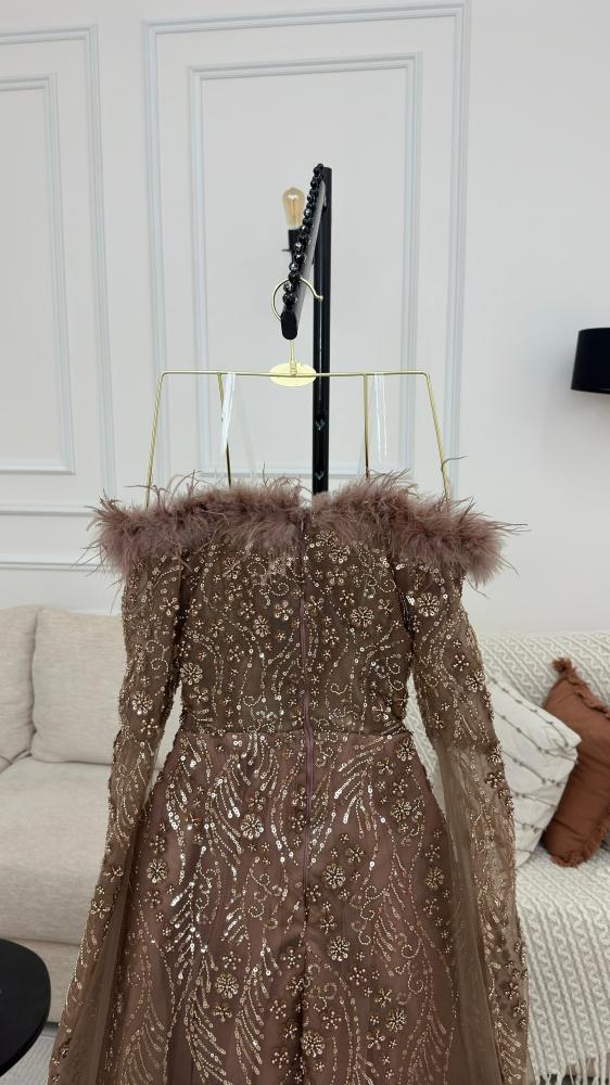 فستان تل مطرز بخرز بني