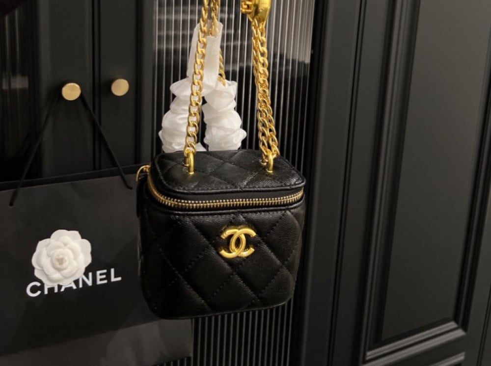 Chanel bag (gold)