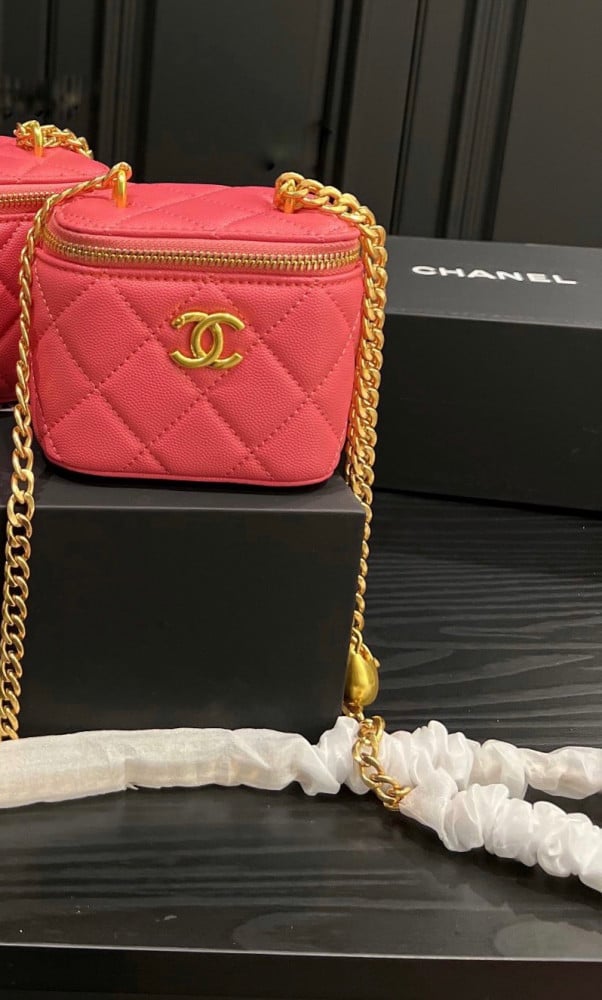 Chanel bag (gold)
