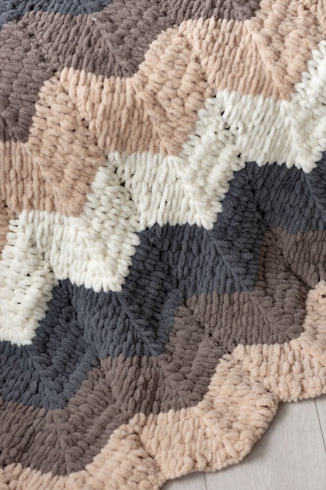 بطانية مقاس 95*150 بخيوط بوفي