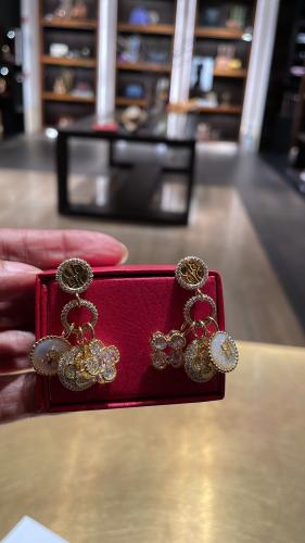 حلق ماركة سي اتش كارولينا هيريرا