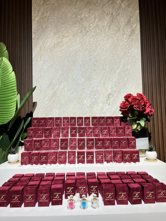 بكج مسك نقوة مع علب المخمل