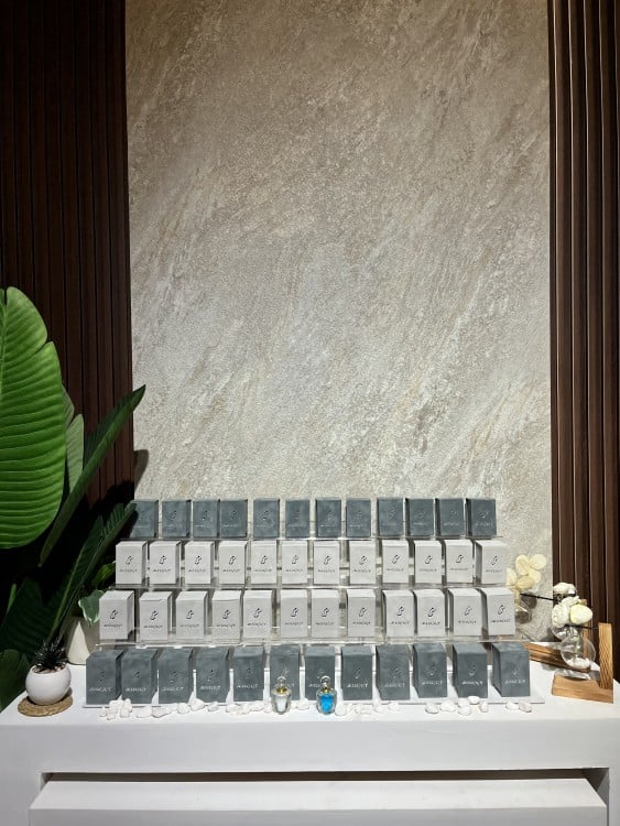 بكج مسك نقوة مع علب المخمل