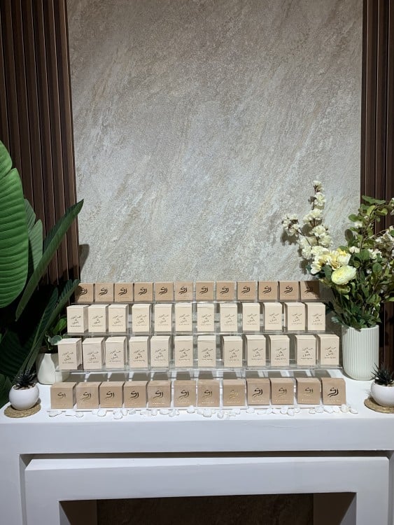 بكج مسك نقوة مع علب المخمل