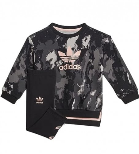 طقم Adidas