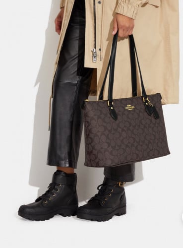 Coach Gallery Tote In Signature Canvas شنطه كتف من...
