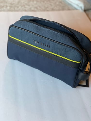 Ted Baker شنطه يد رجالي حجم كبير مع منشفه تصل خلال...