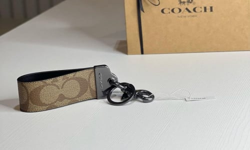 Coach Loop Key Fob In Signature Canvas ميداليه رجا...