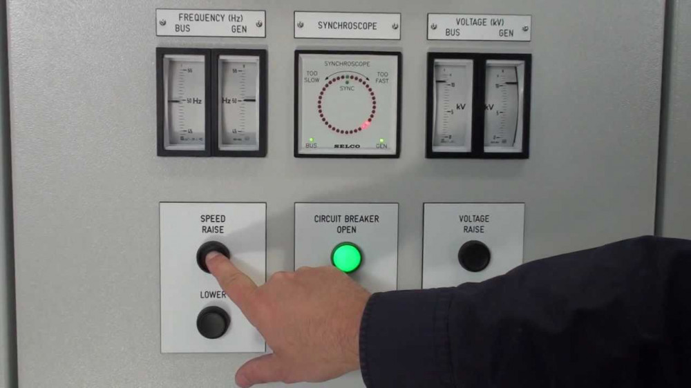 التحكم في جهد وتردد المولدات