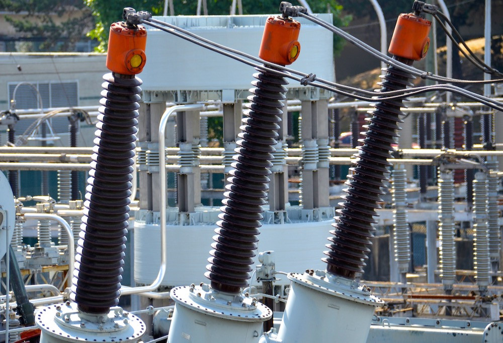 عوازل الاختراق Bushing