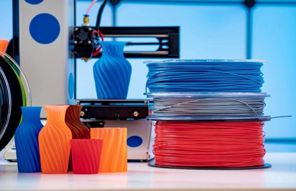 أنواع خيوط الطباعة ثلاثية الأبعاد: كيفية اختيار الأنسب لمشروعك