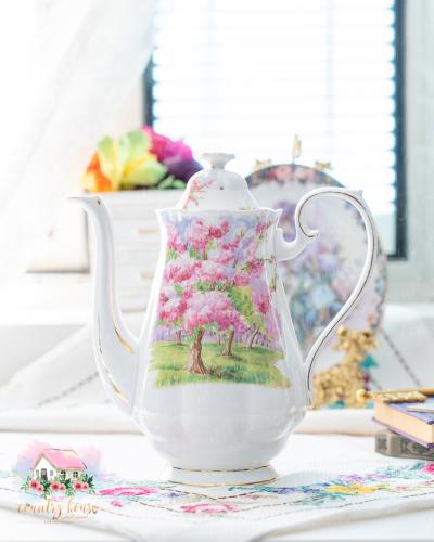 3665 ابريق شاي انتيك من رويال البرت Royal Albert