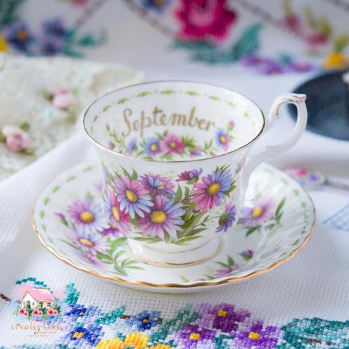 3518 كوب مع صحن انتيك من رويال البرت Royal Albert
