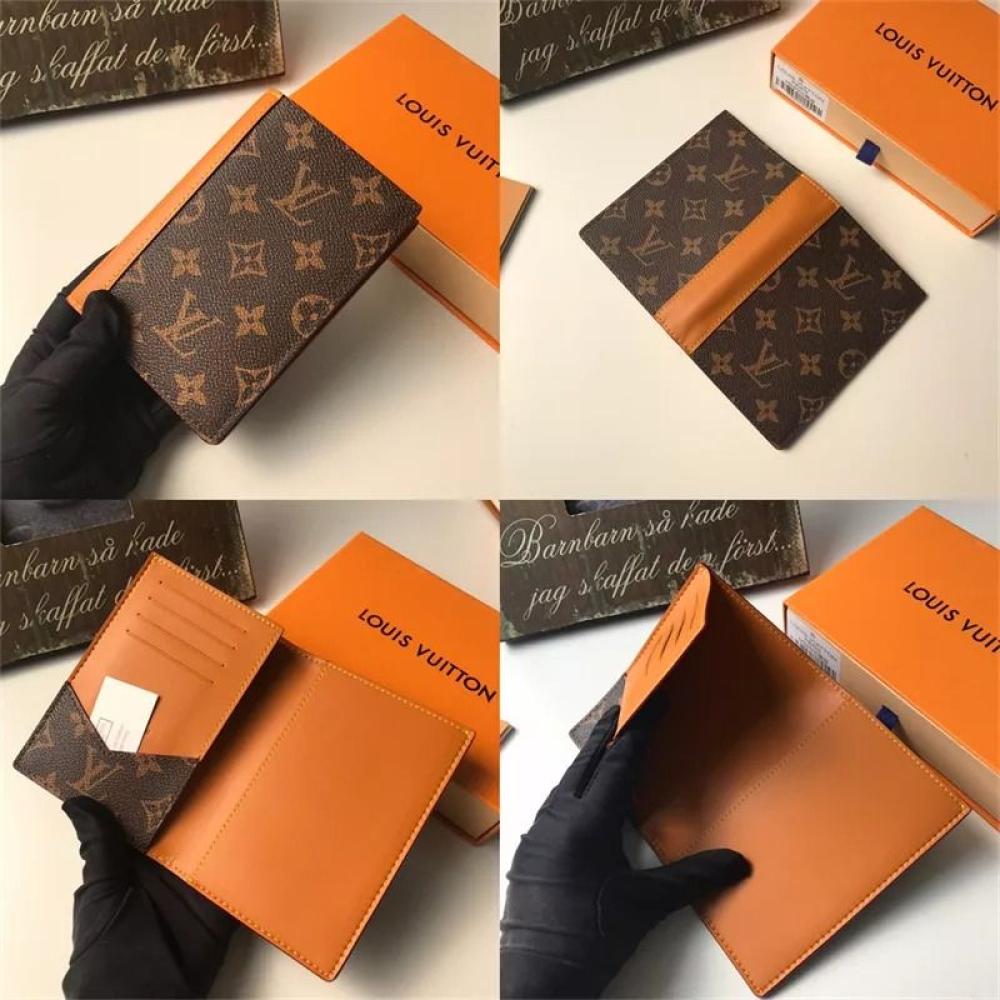 LOUIS VUITTON حامل جواز السفر