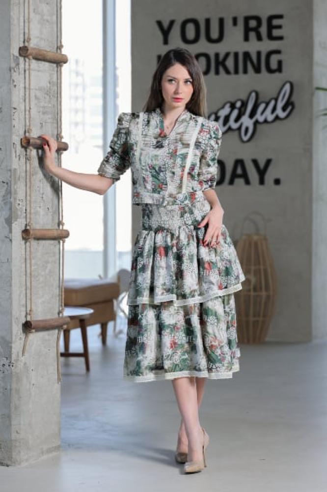 طقم تنورة وبلوزة طبقات بخط عنق V وأكمام طويلة