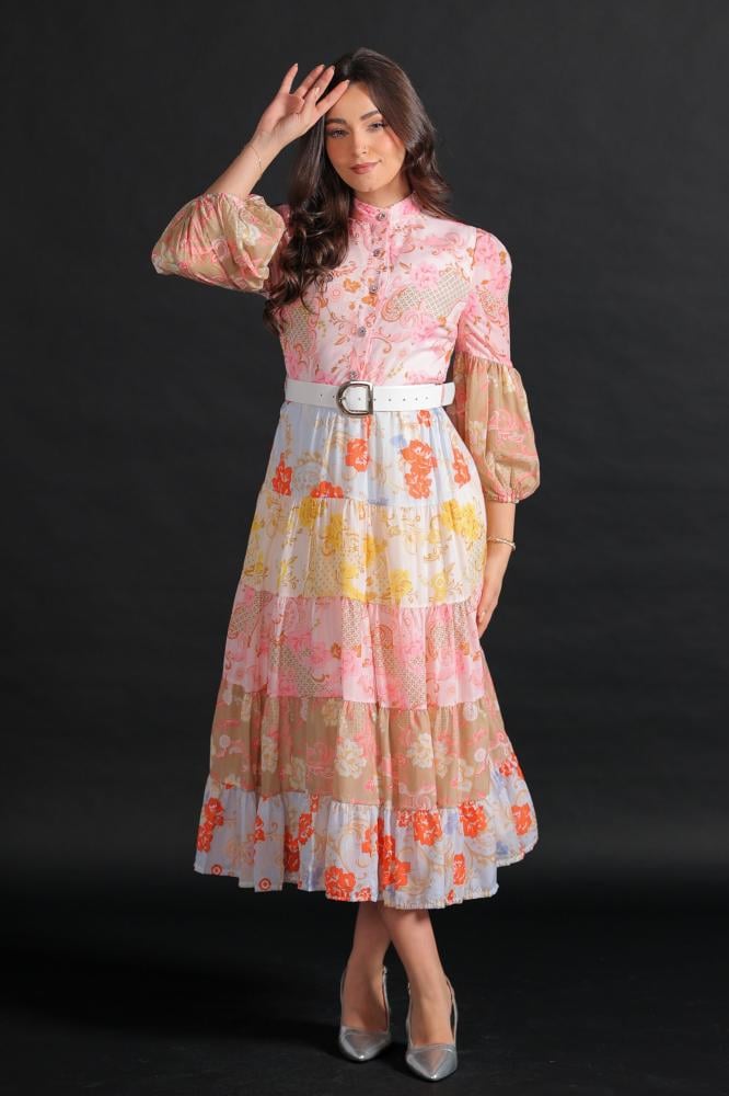 فستان ميدي شيفون مزين بالورود مع حزام أبيض