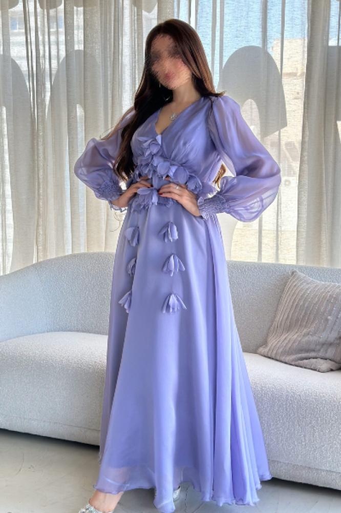 فستان طويل شيفون مزين بورود متناثرة أنيق