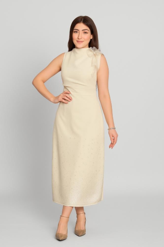 فستان أنيق بتفاصيل من الخرز البراق