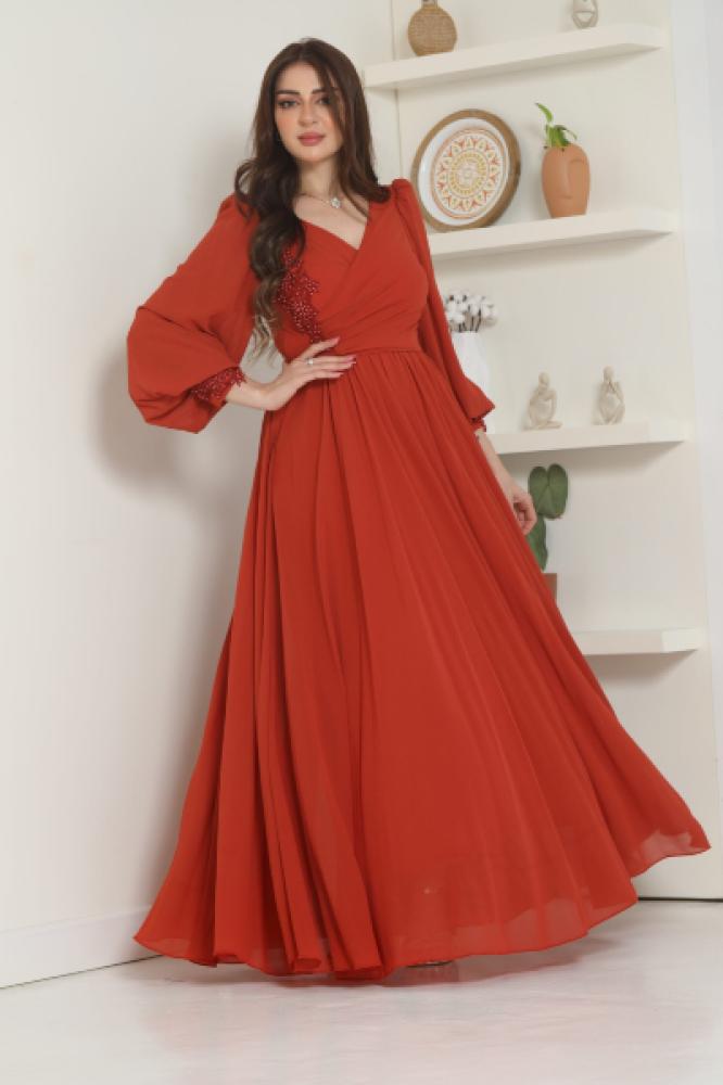 فستان شيفون ناعم بتطريز لؤلؤي جانبي