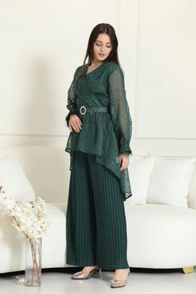 طقم بنطلون وبلوزة كريب مطرزة مع حزام كريستال