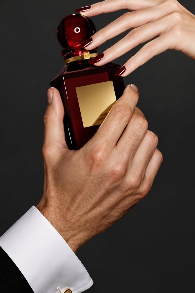 عطر يونيسكس فاخر من Just Dressed Perfumes بتصميم أنيق يعكس الفخامة وال
