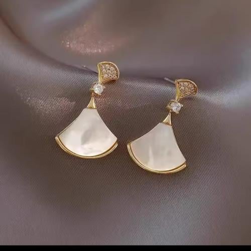 اقراط باشكال جميله