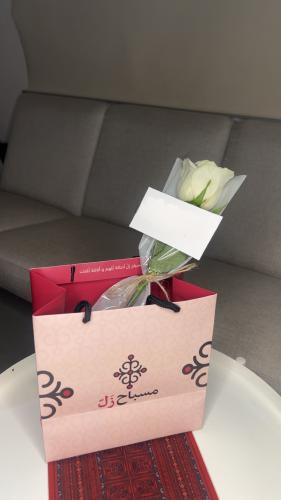 ورد مع كرت اهداء