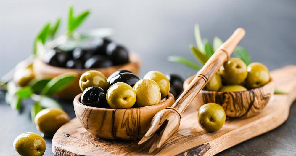 كم حبة من الزيتون في اليوم؟ هل يوجد ضرر من كثره اكل الزيتون؟