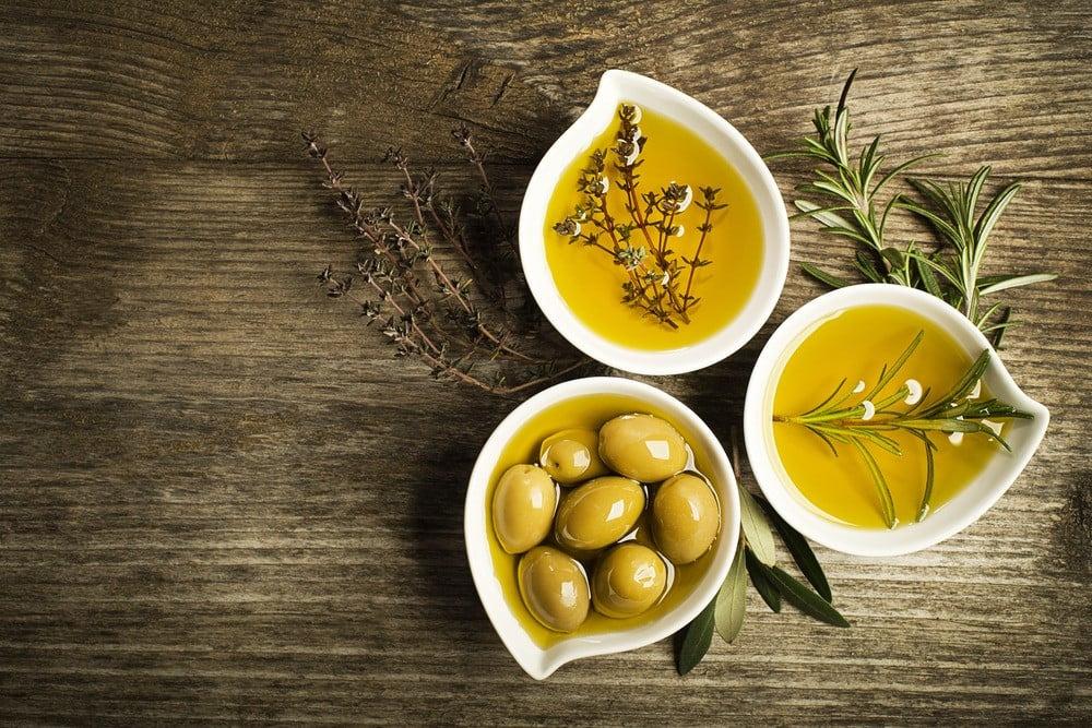 ما هو الفرق بين زيت الزيتون البكر والعادي؟