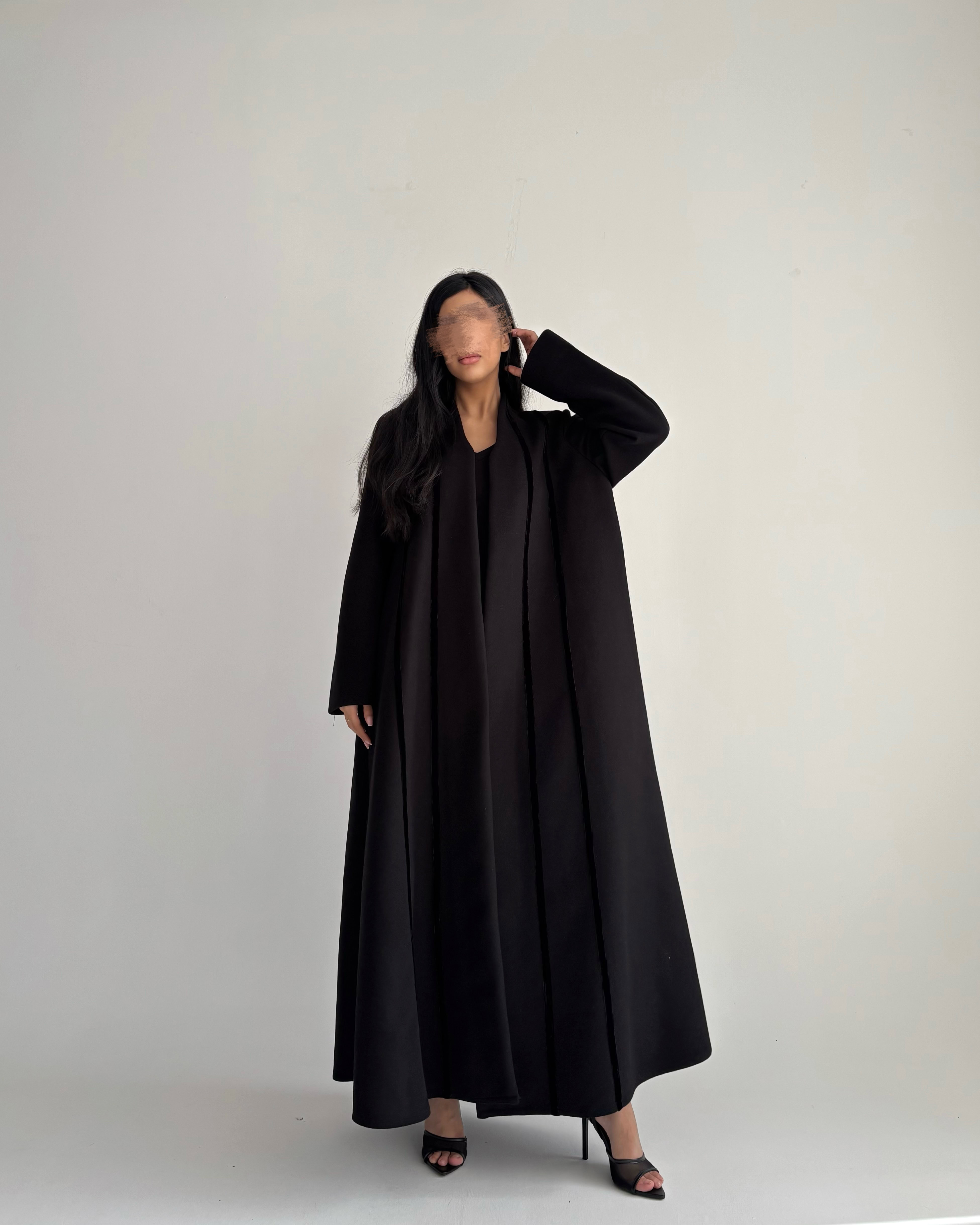 عباية شتوية جوخ قيطان مخمل – لون أسود