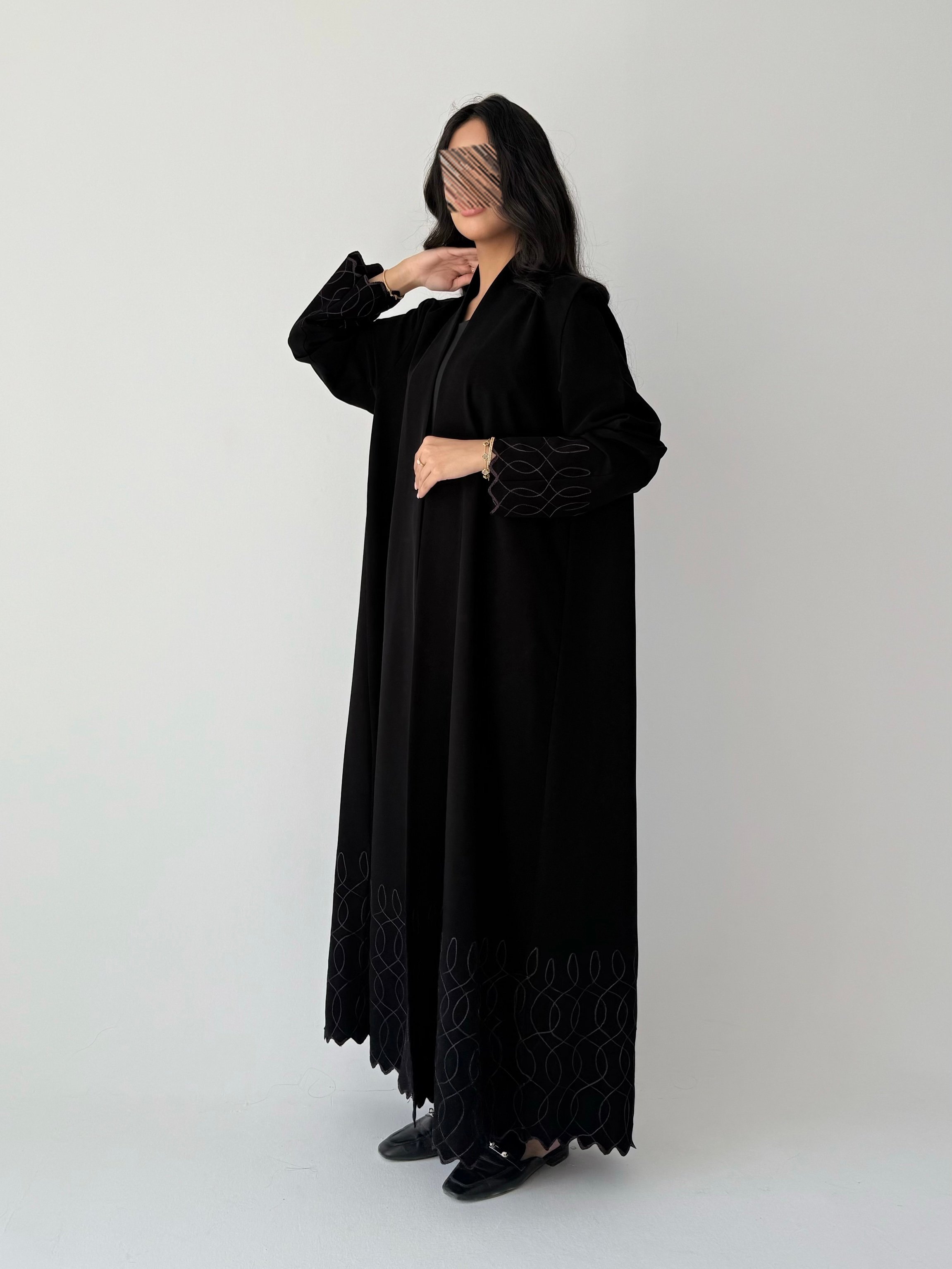 عباية كريب إندونيسي سوداء بتطريز موف