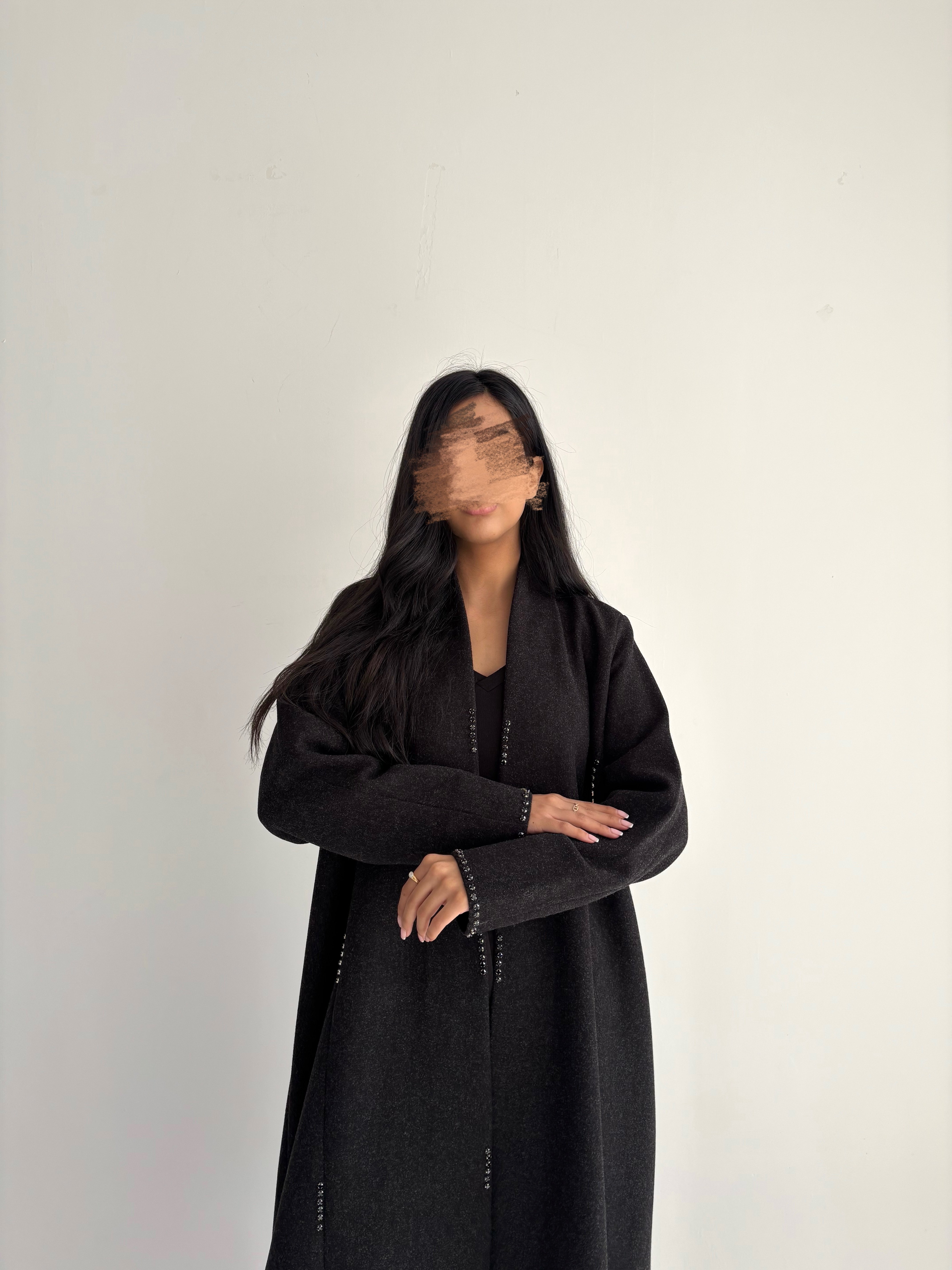 عباية شتوية جوخ بفصوص لولو – لون بني