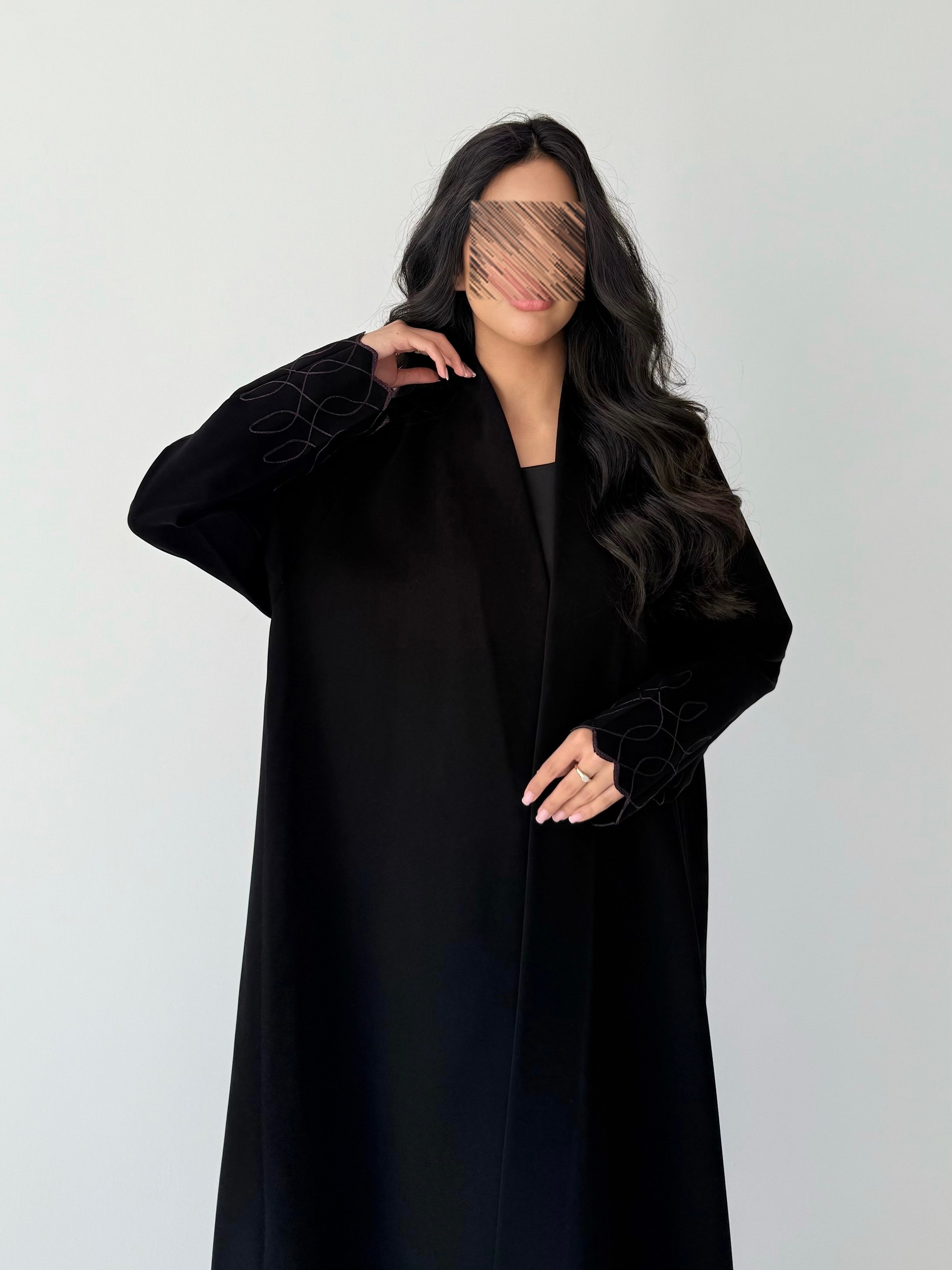 عباية كريب إندونيسي سوداء بتطريز موف