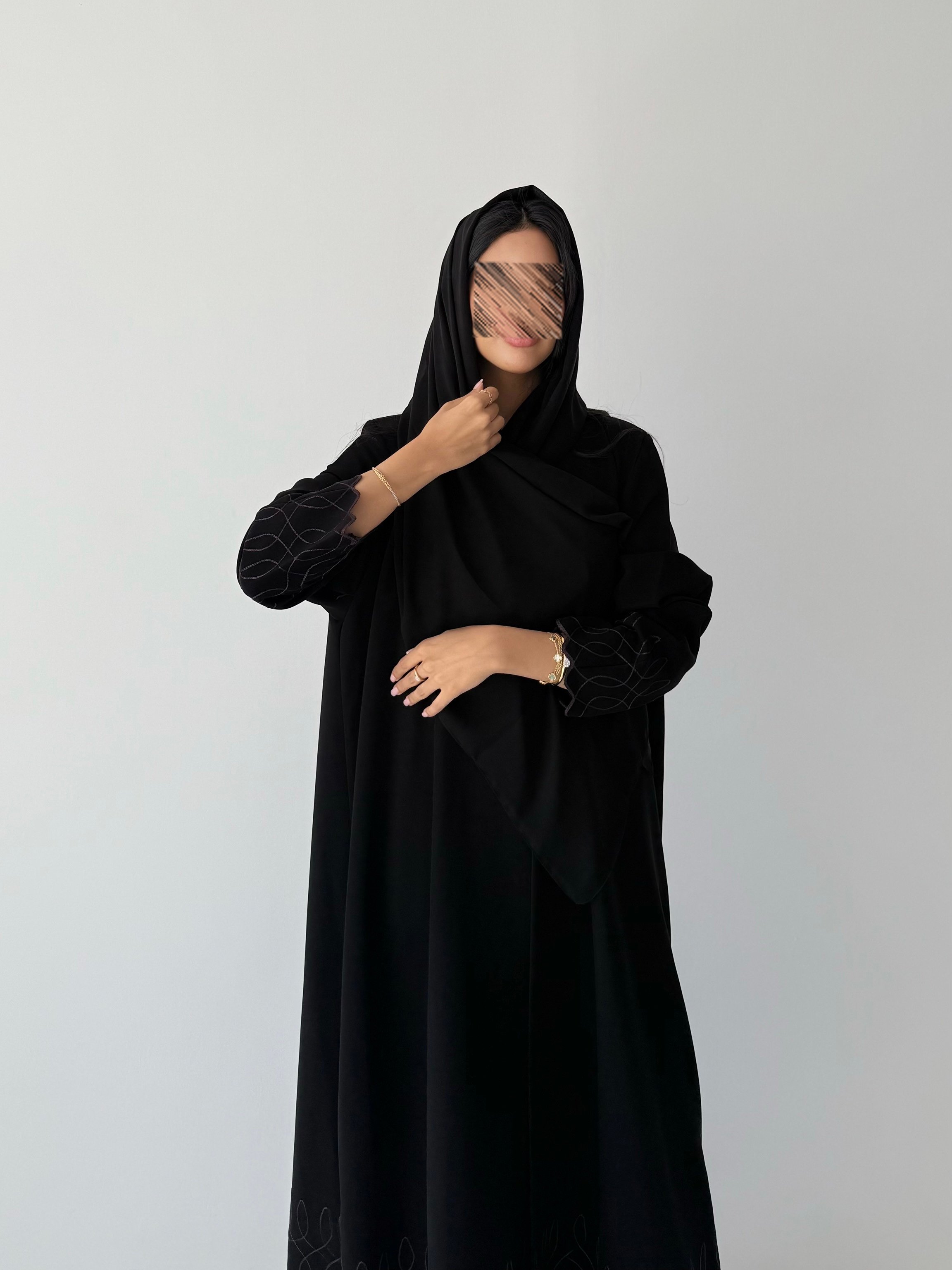 عباية كريب إندونيسي سوداء بتطريز موف