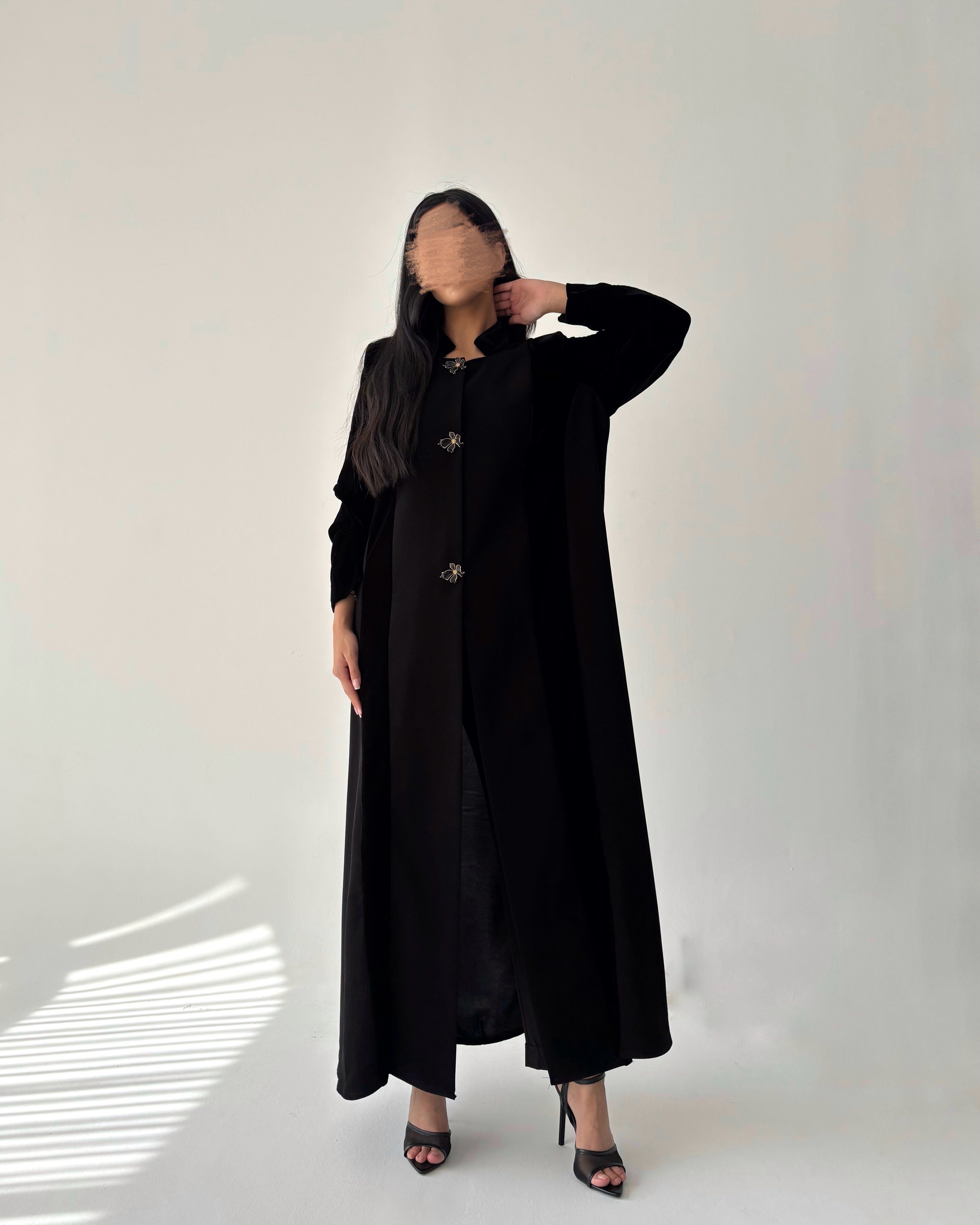 عباية شتوية مخمل بتدخيلة كريب إندونيسي – لون أسود