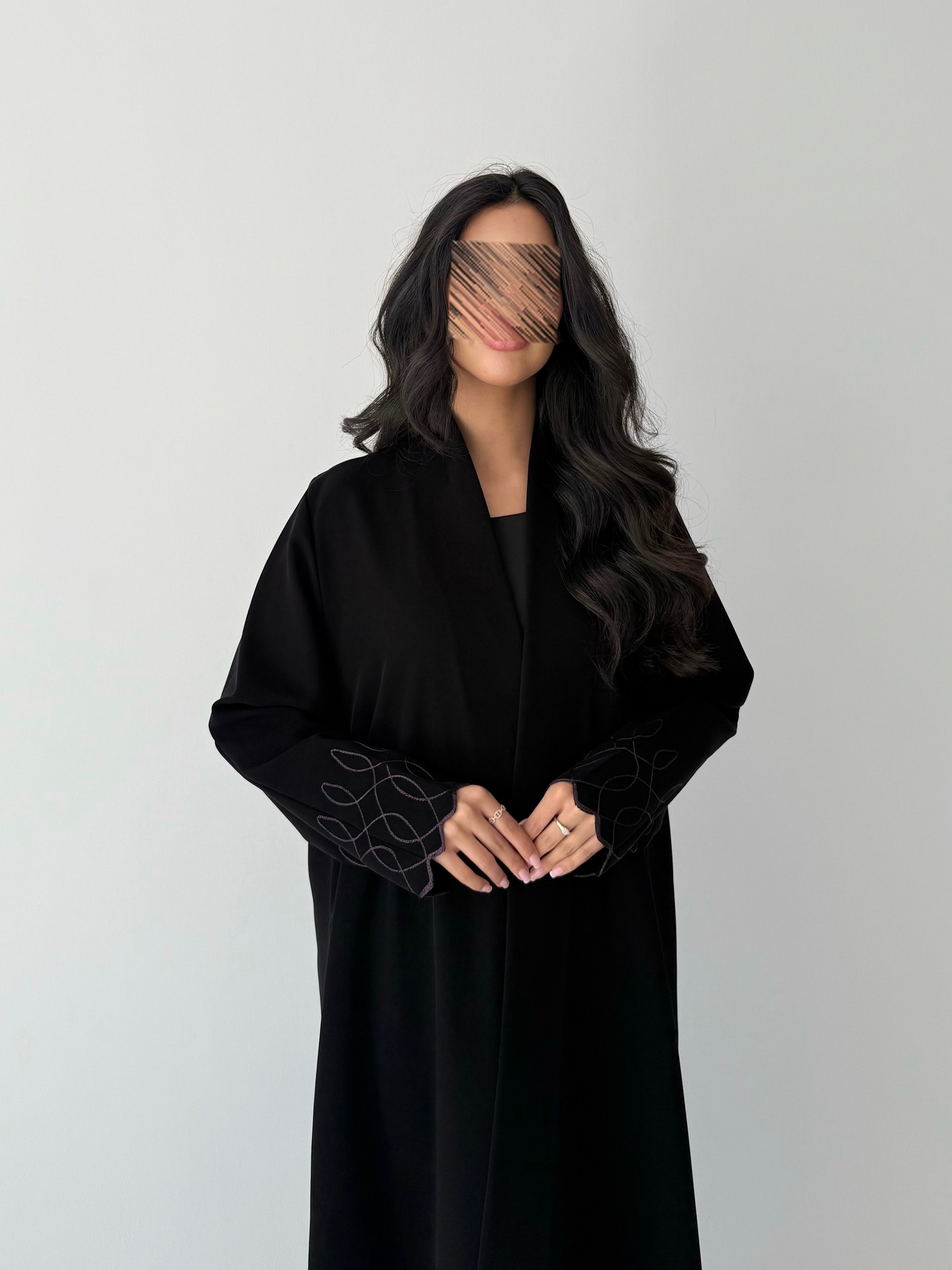 عباية كريب إندونيسي سوداء بتطريز موف