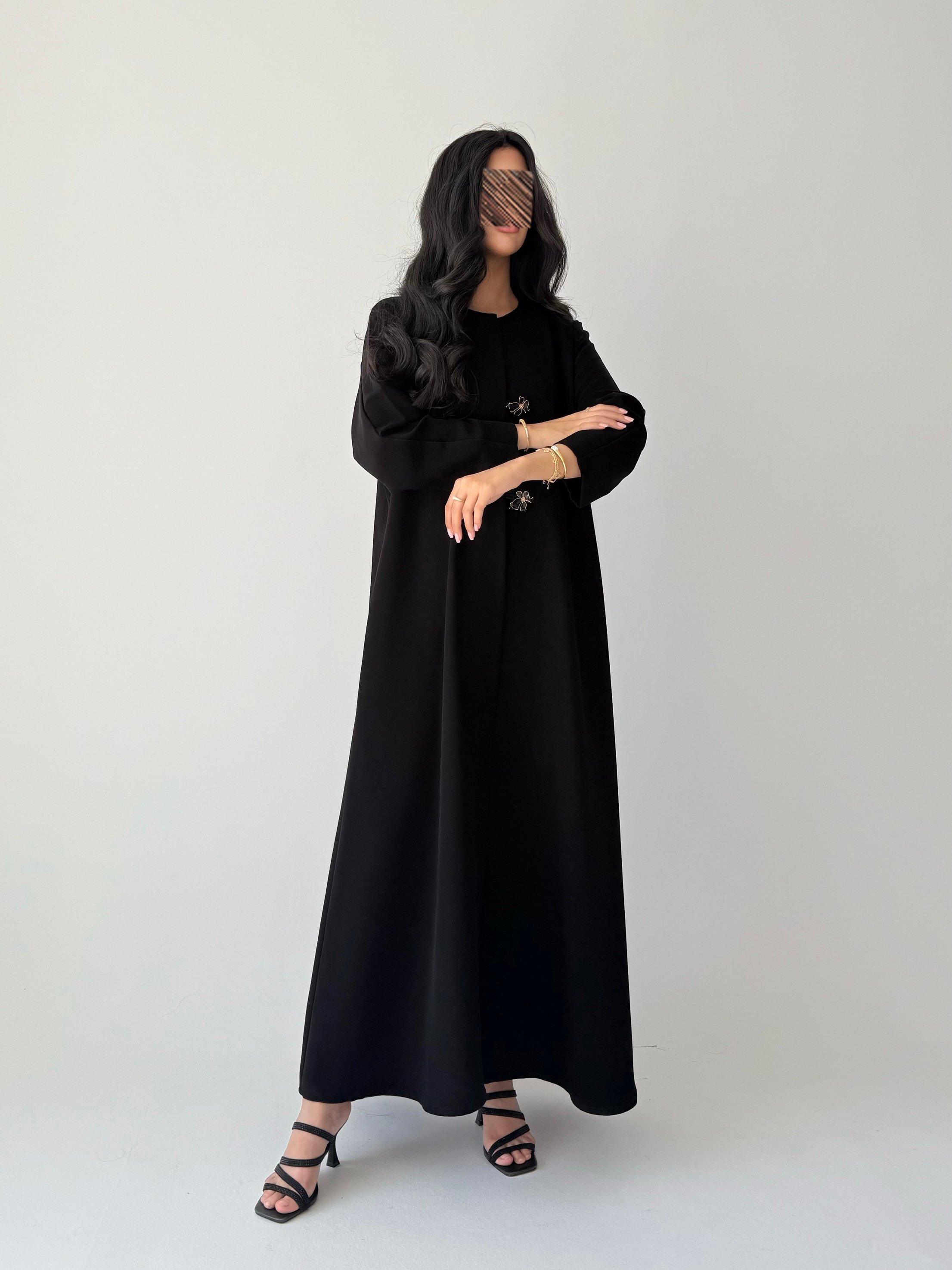 عباية كريب إندونيسي بتخريم وزرارين أماميين – قصة كلوش