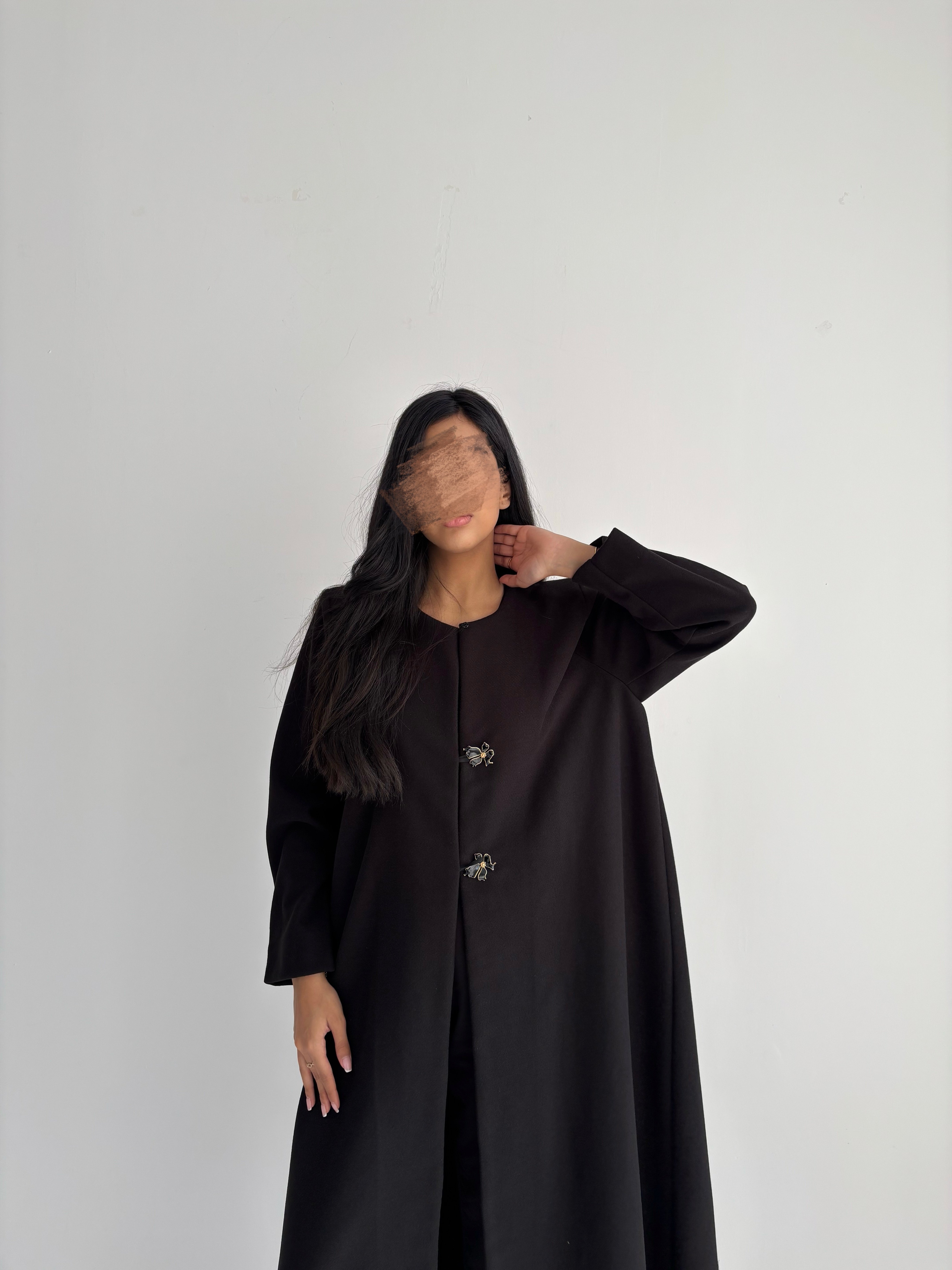 عباية شتوية جوخ مع زرار – لون أسود