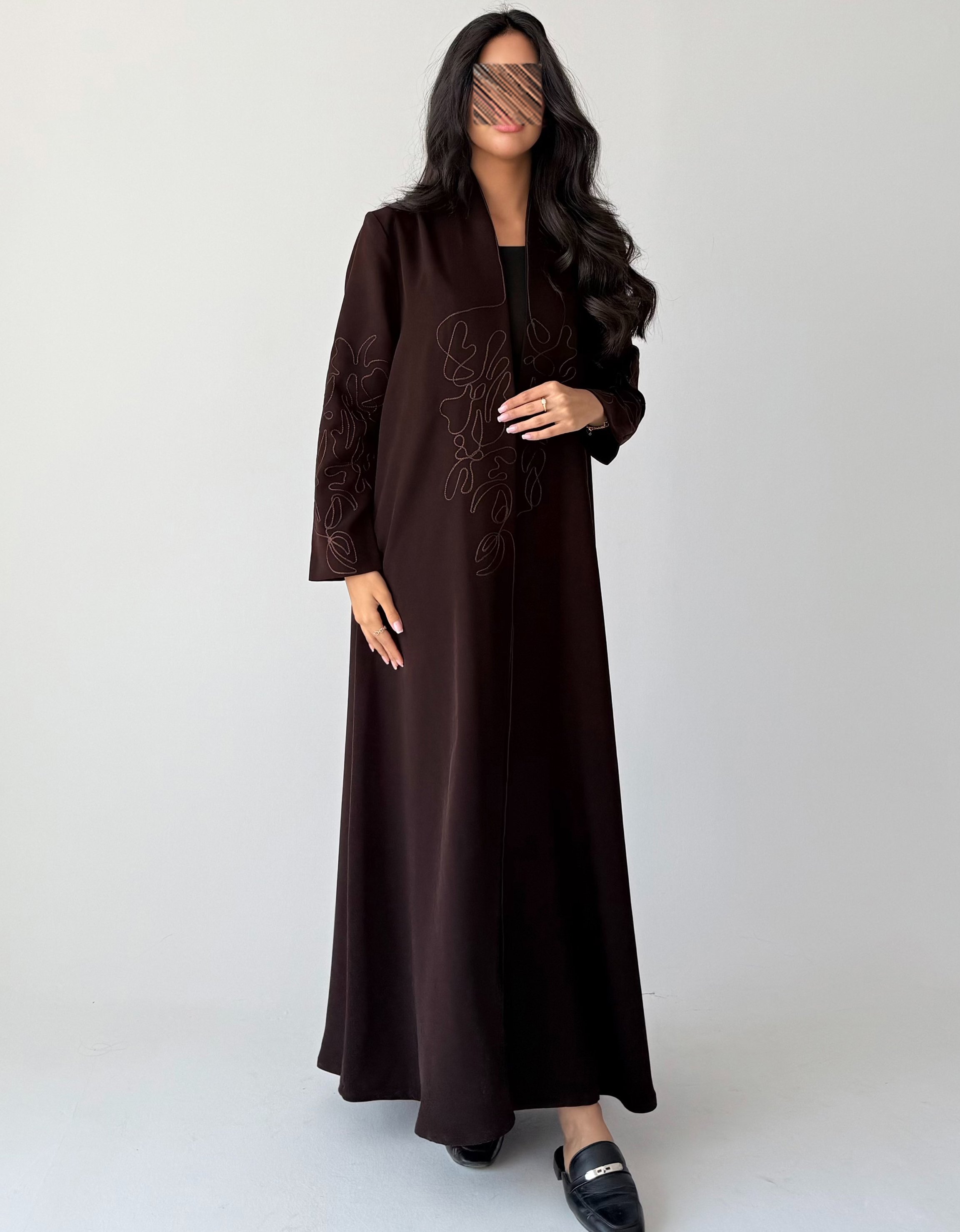 عباية صيفية كريب بتطريز بني أنيق