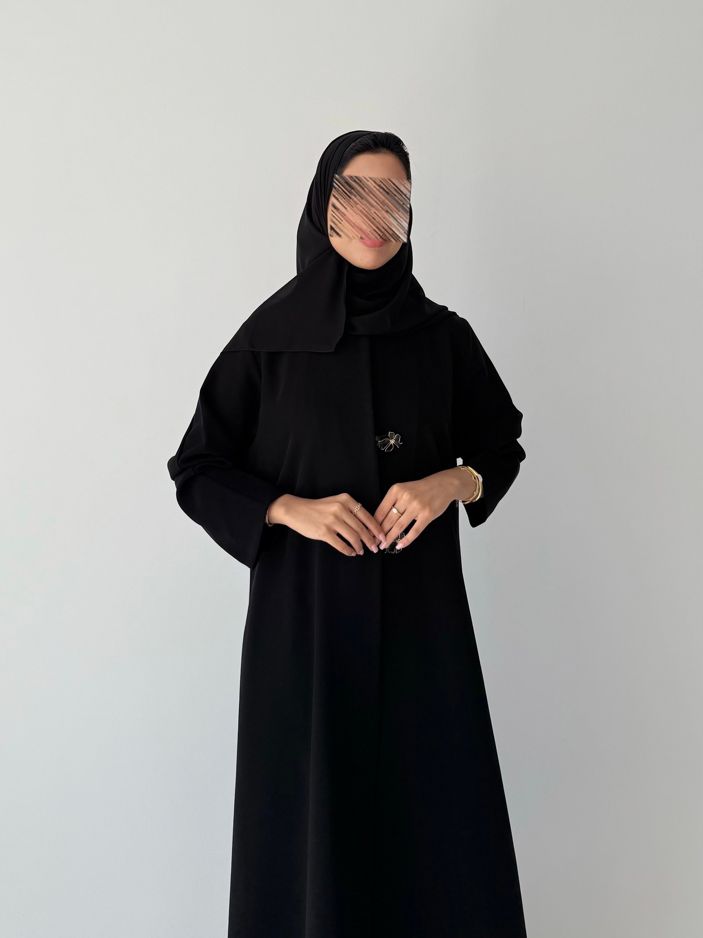 عباية كريب إندونيسي بتخريم وزرارين أماميين – قصة كلوش