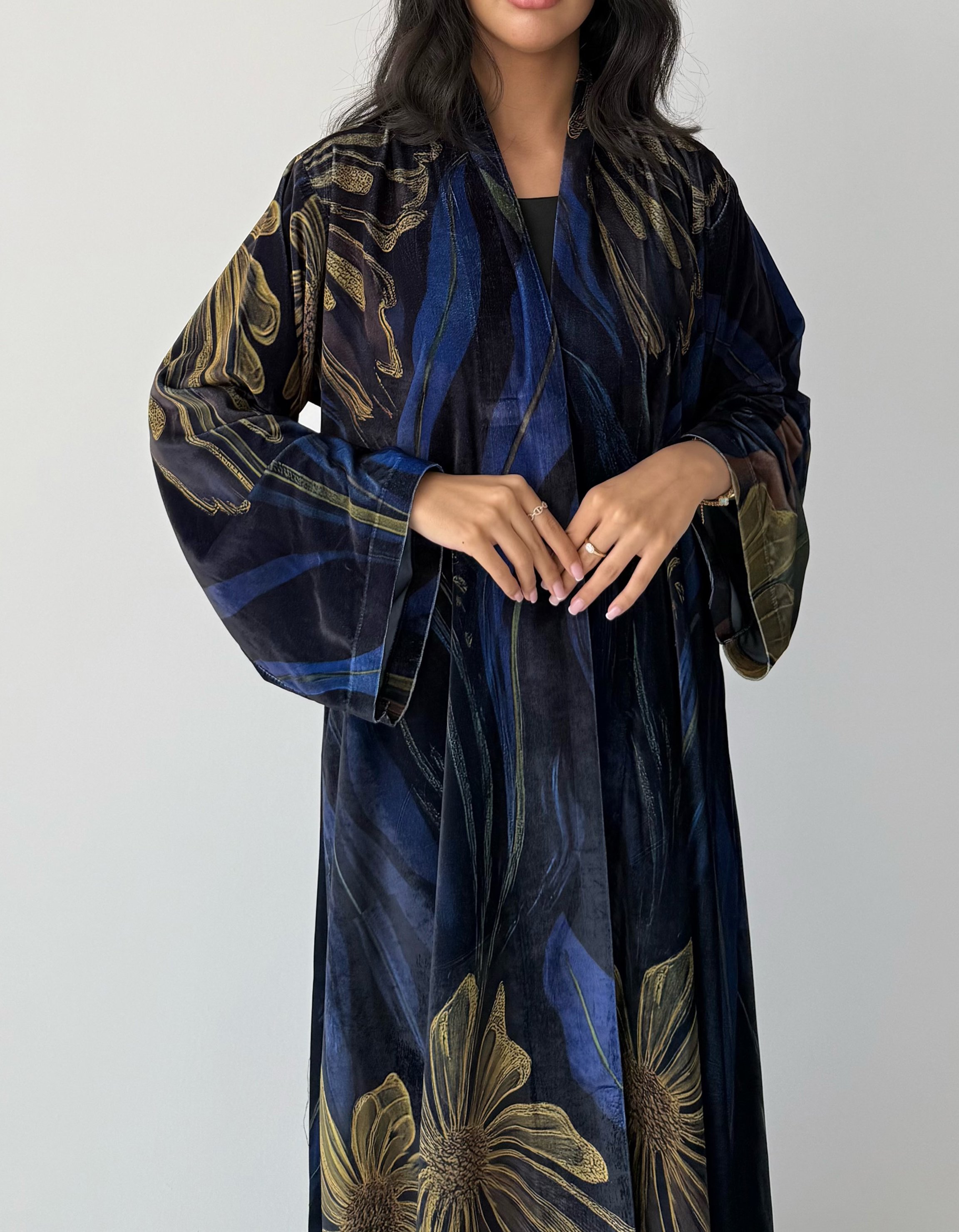 عباية شتوية مخمل بطباعة أنيقة