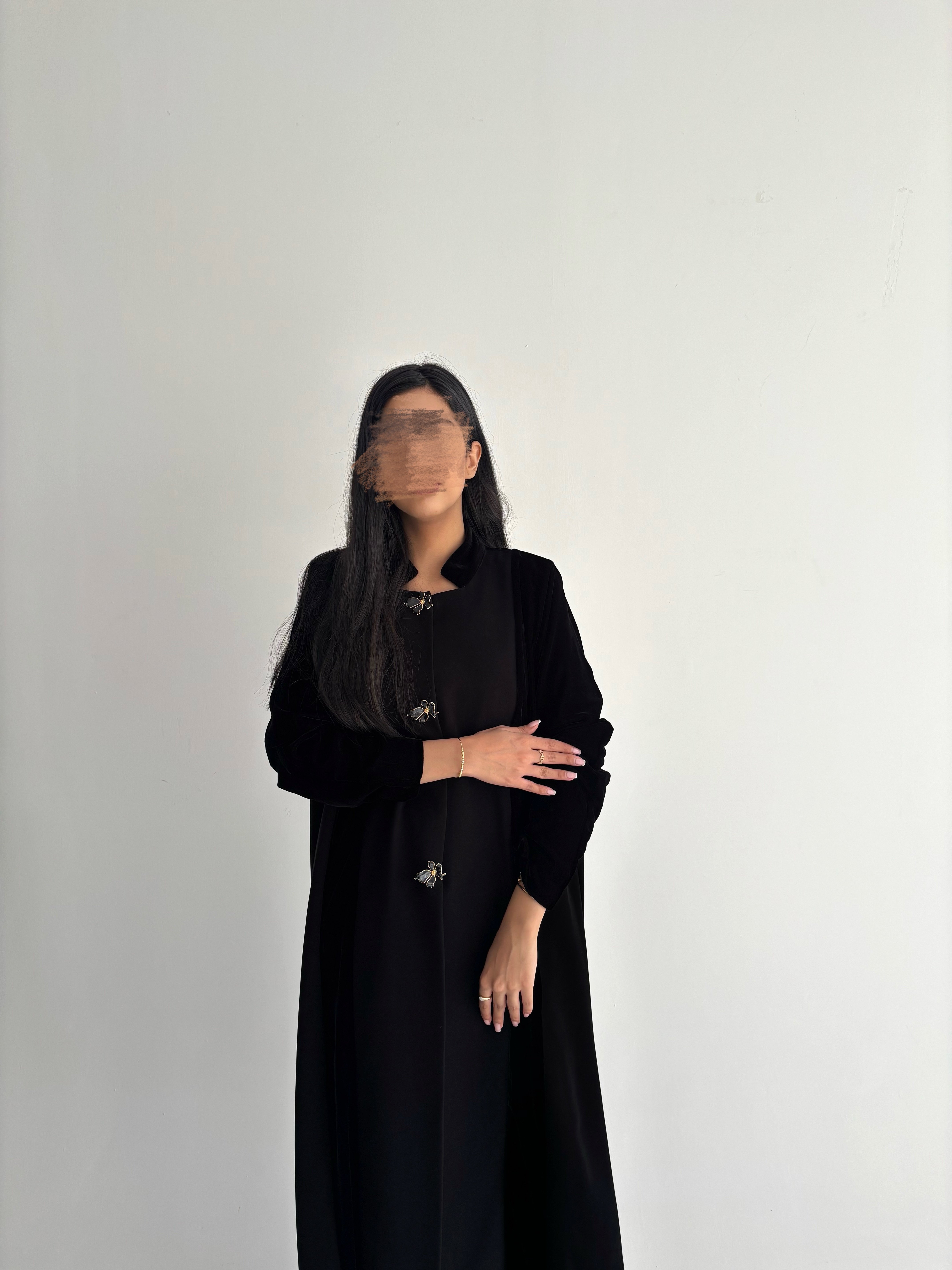 عباية شتوية مخمل بتدخيلة كريب إندونيسي – لون أسود