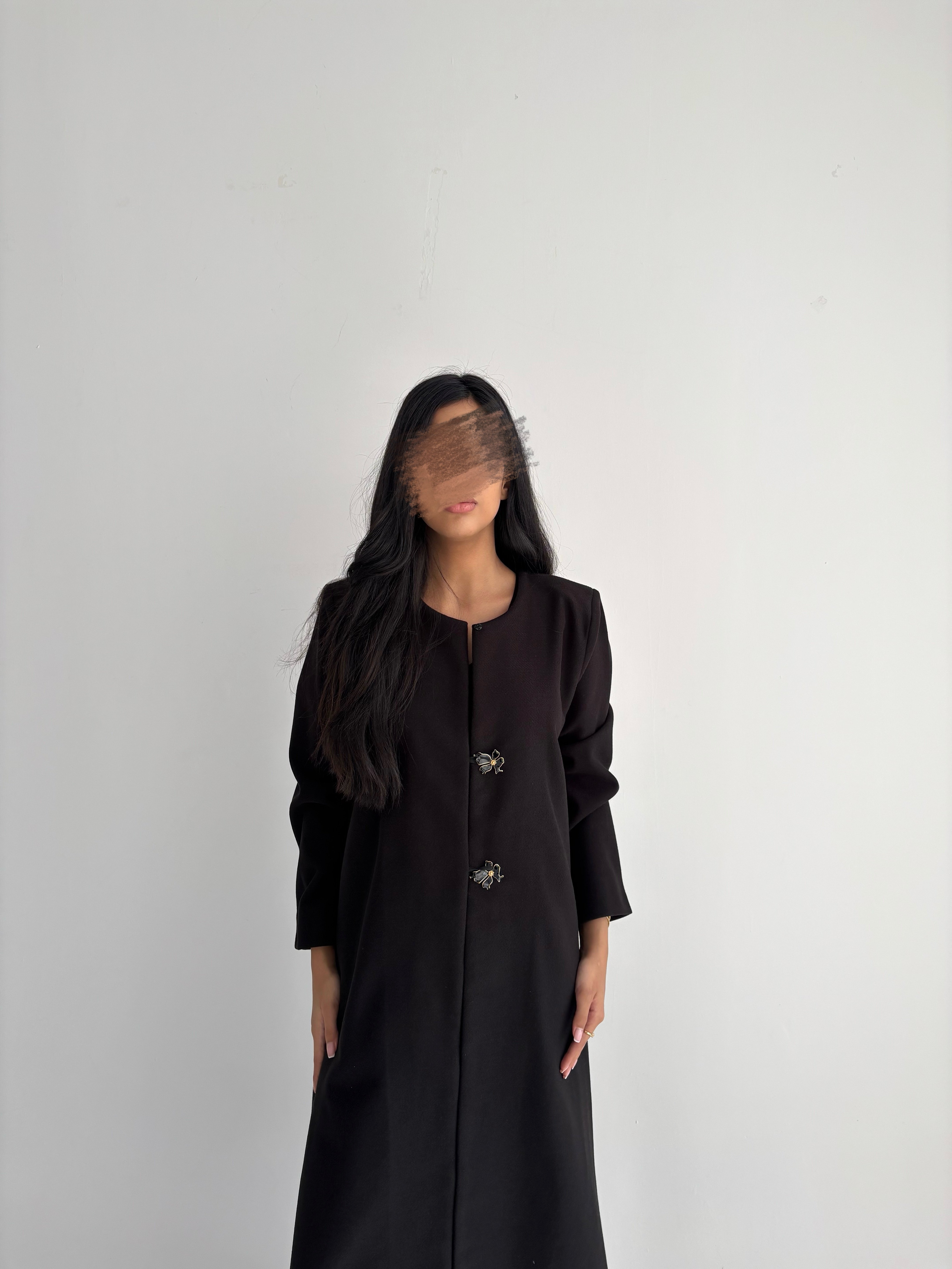 عباية شتوية جوخ مع زرار – لون أسود