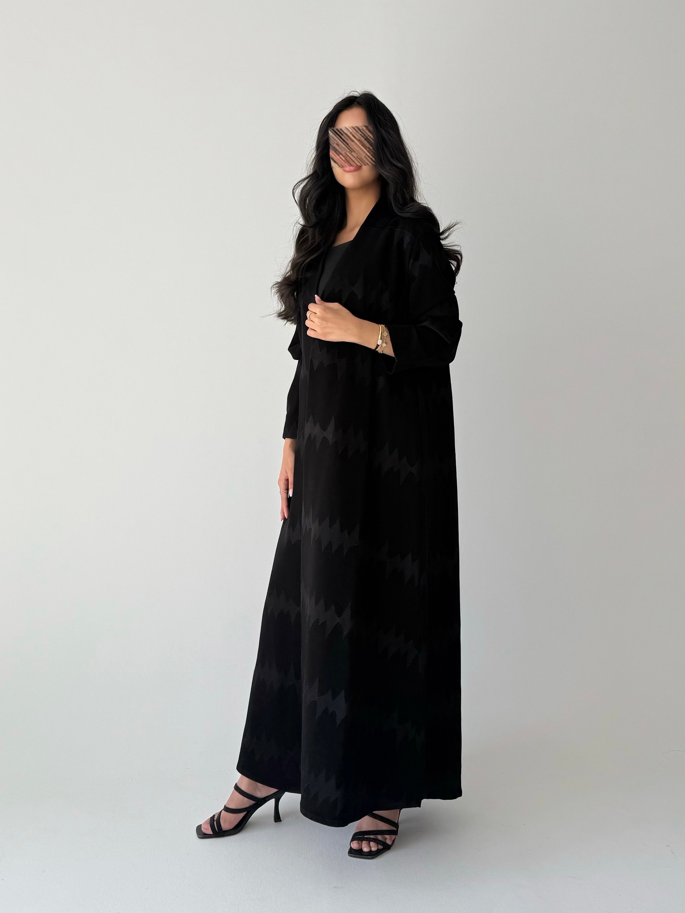 عباية كريب إندونيسي مطرزة – أسود أنيق بنص كلوش