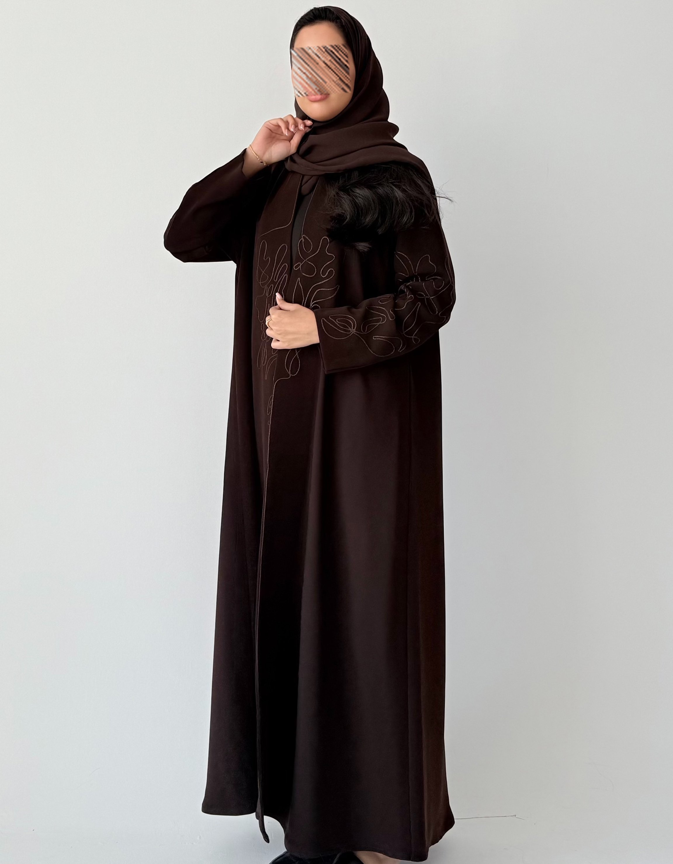 عباية صيفية كريب بتطريز بني أنيق