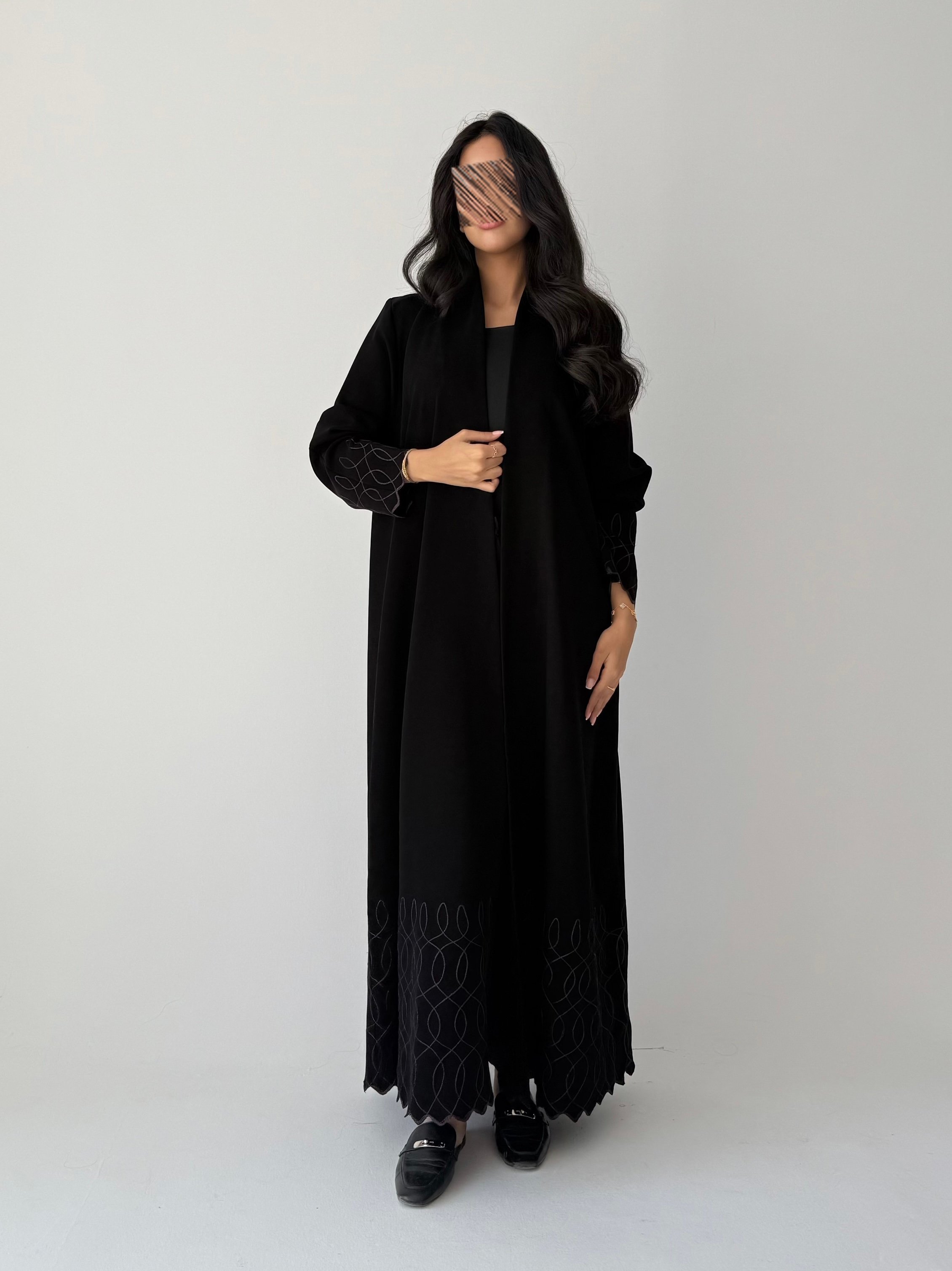 عباية كريب إندونيسي سوداء بتطريز موف