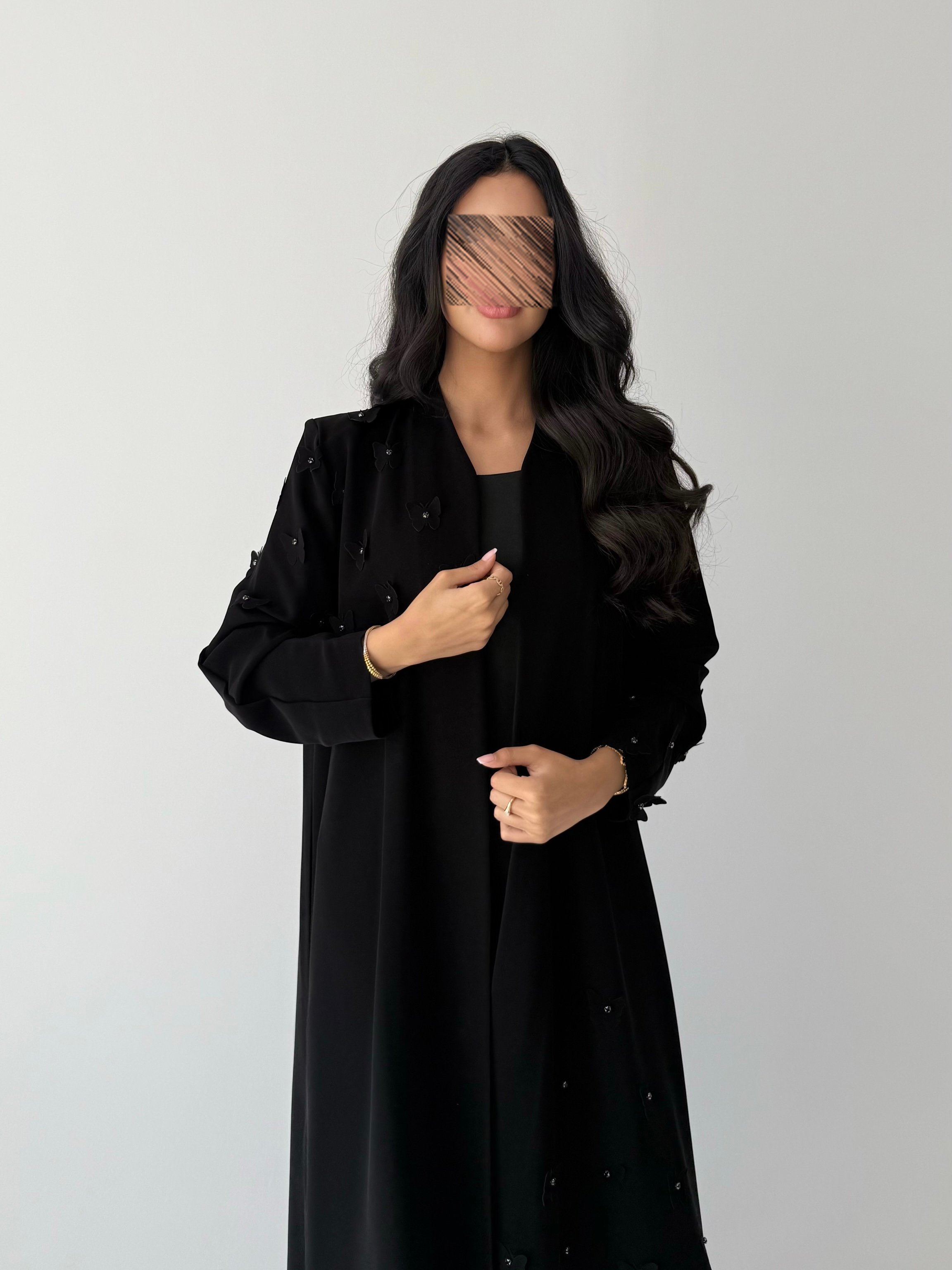 عباية سراميك بتفاصيل فراشات وتخريم ولولو وش