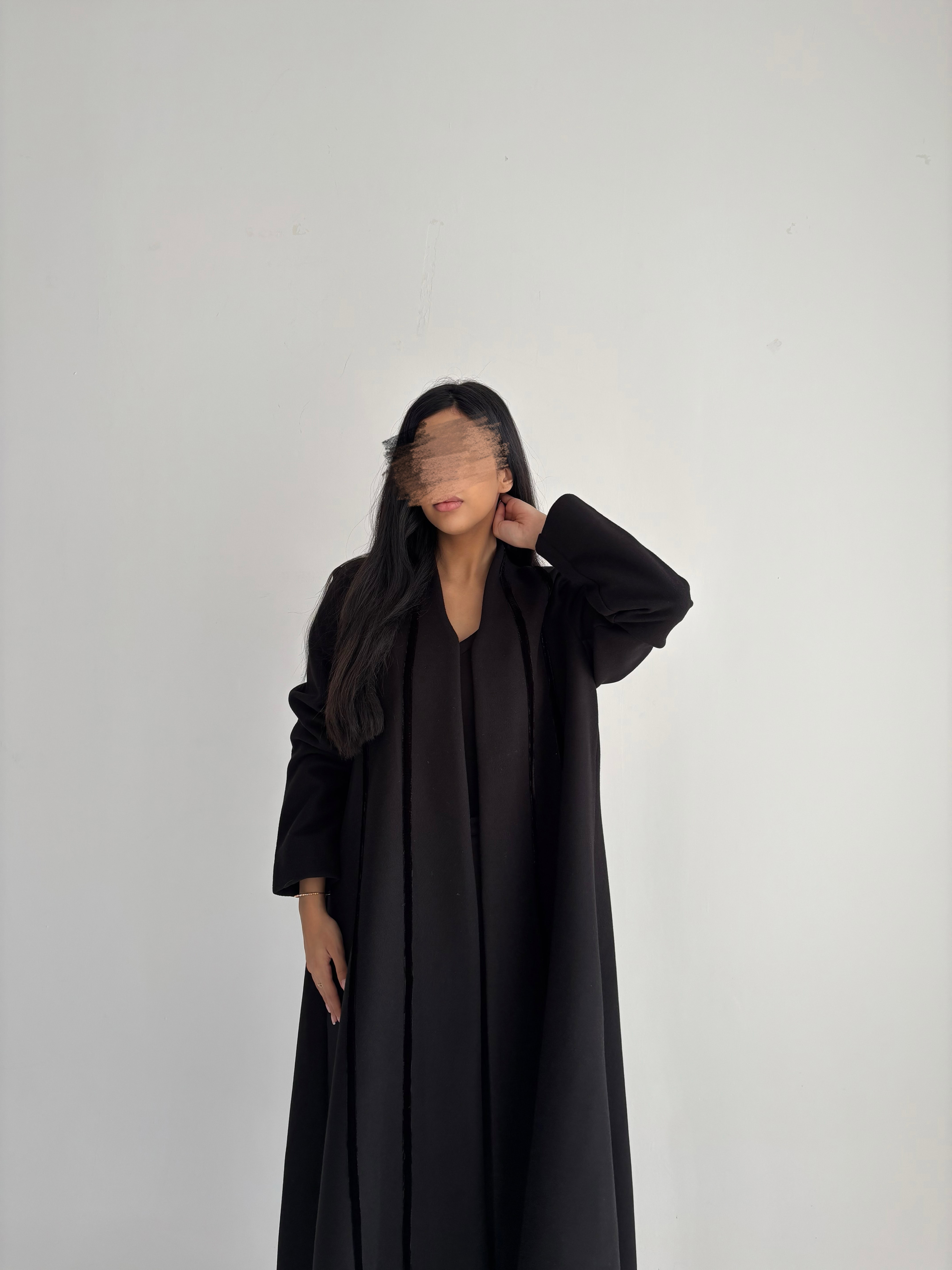 عباية شتوية جوخ قيطان مخمل – لون أسود