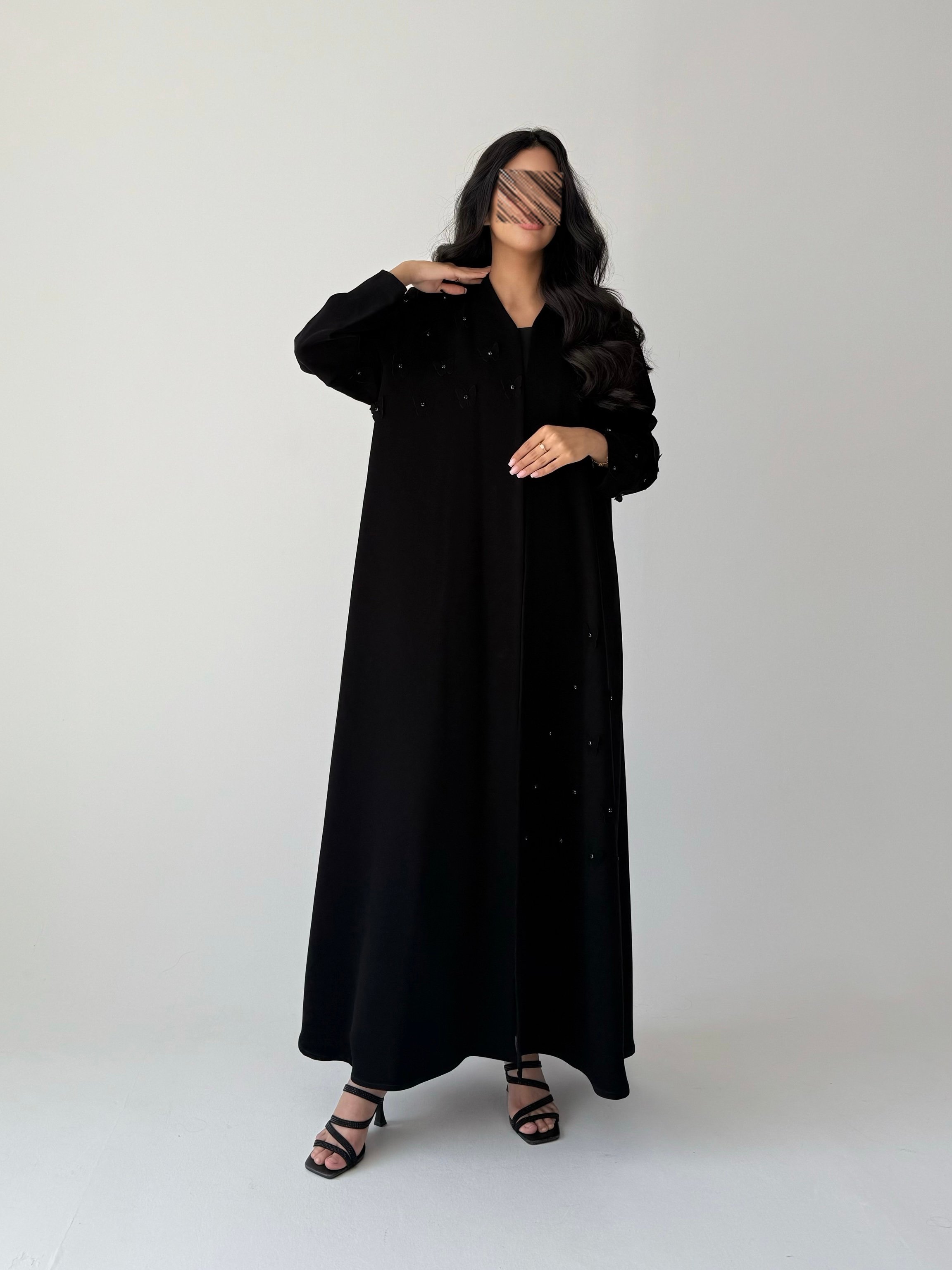 عباية سراميك بتفاصيل فراشات وتخريم ولولو وش