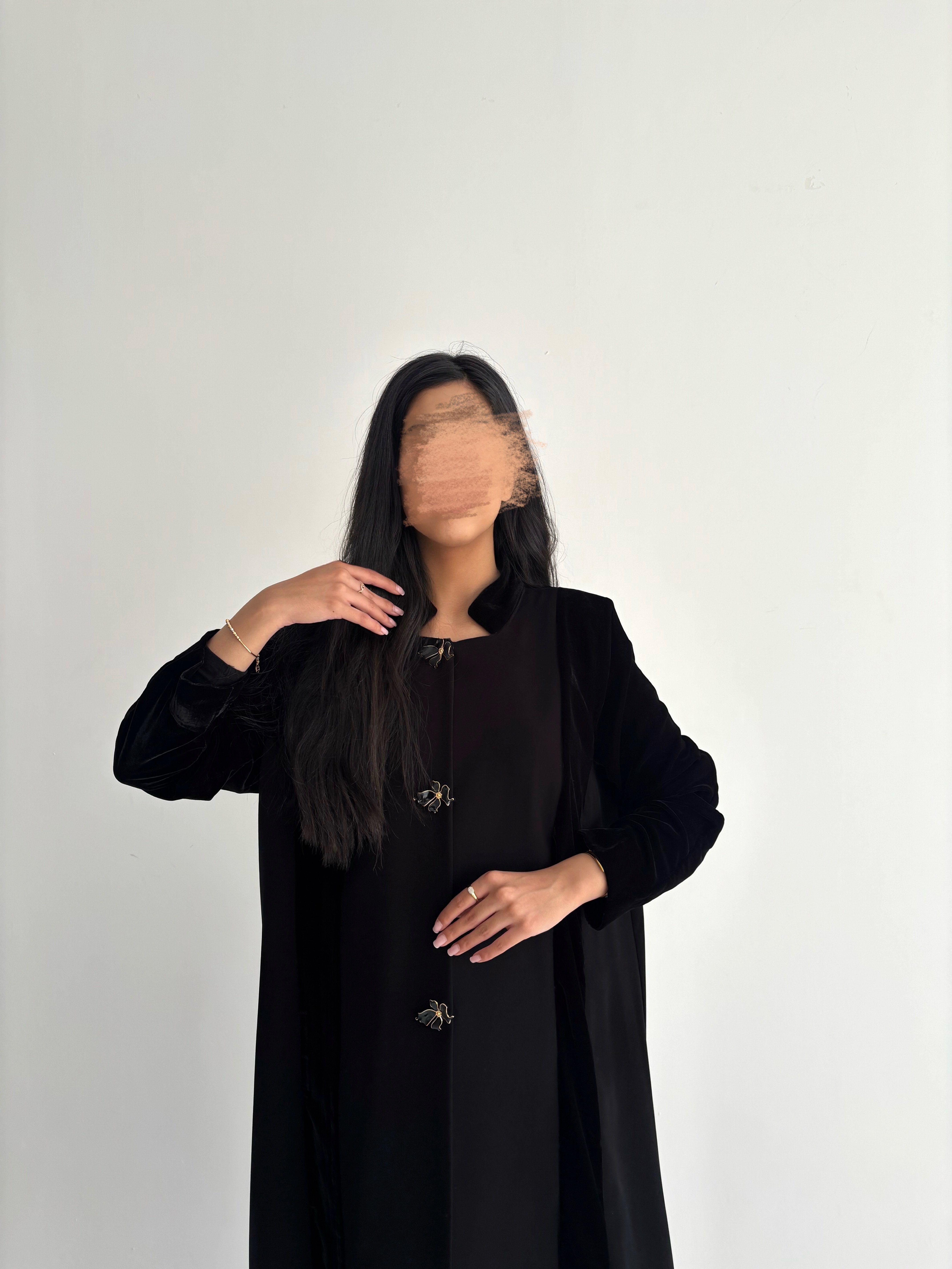 عباية شتوية مخمل بتدخيلة كريب إندونيسي – لون أسود